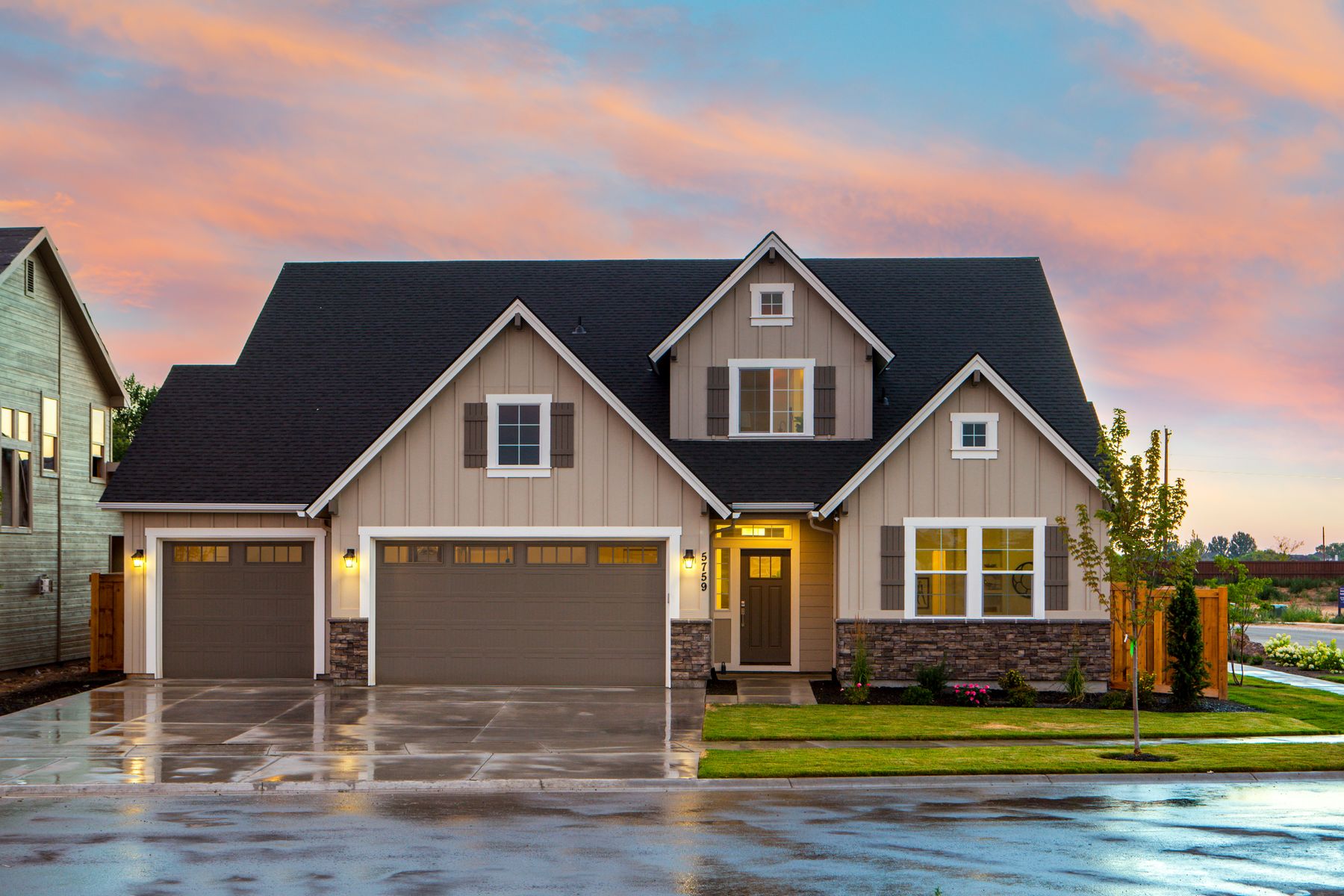 A custom Magic Valley home at dusk